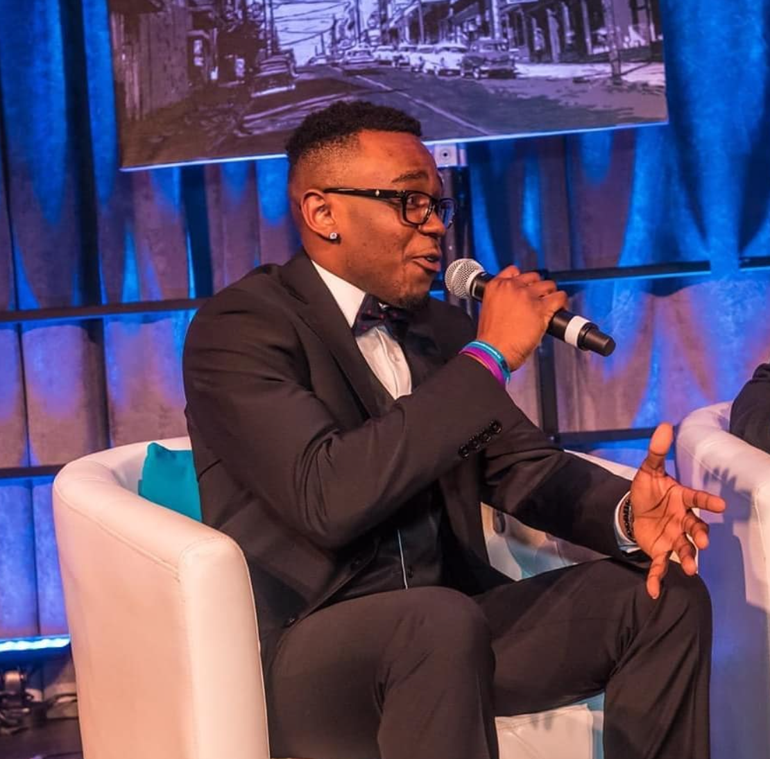 Kanaar on a panel stage